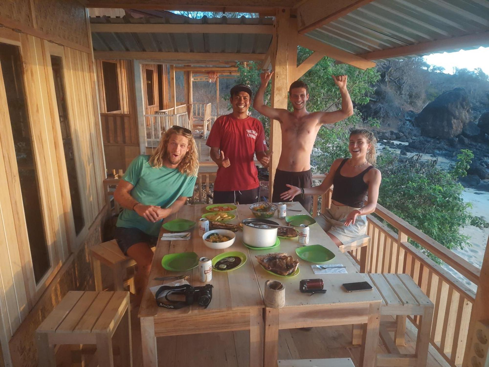 Boneputeh Homestay Taliwang Εξωτερικό φωτογραφία