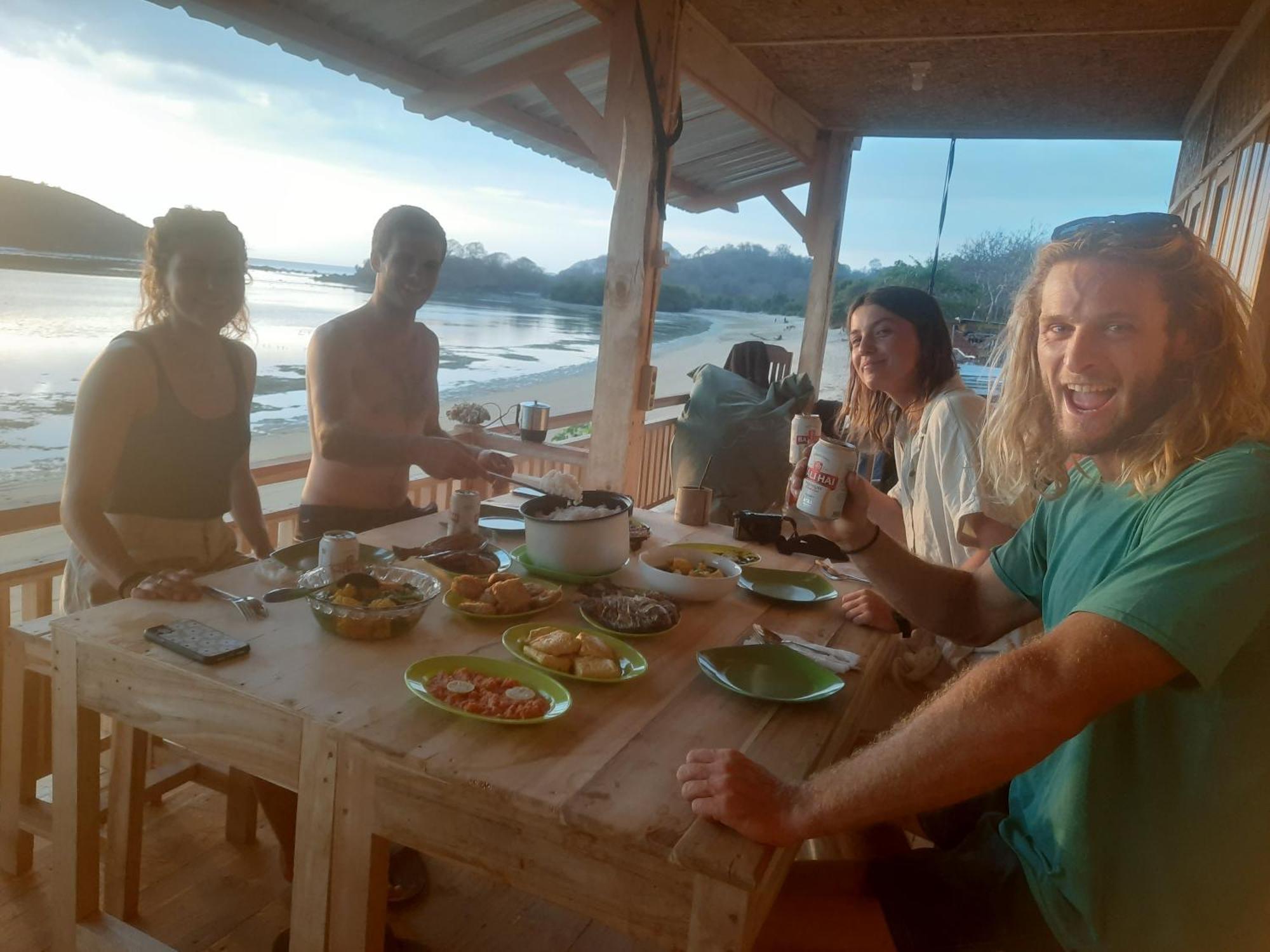 Boneputeh Homestay Taliwang Εξωτερικό φωτογραφία