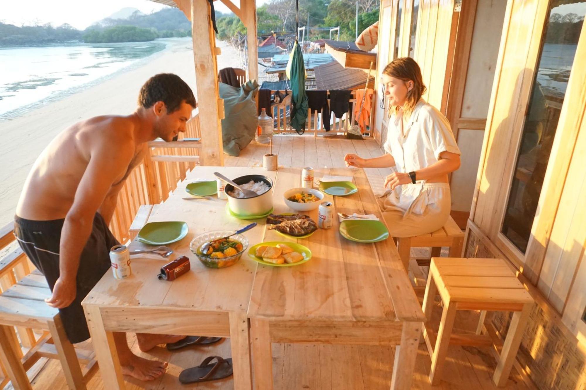 Boneputeh Homestay Taliwang Δωμάτιο φωτογραφία